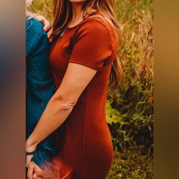 EUC Gilli Cap Sleeve Twist Detail Midi Dress Rust - Picture 9 of 10